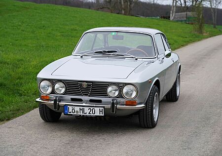 Alfa Romeo GTV 2000