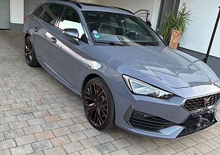 Cupra Leon 1.4 e-HYBRID 180kW VZ DSG Sportstourer VZ