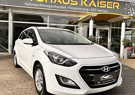 Hyundai i30 1.6 Kombi,AC,8xbereift,1. Hand,Service neu