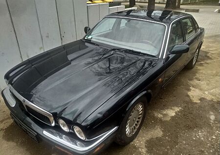 Jaguar XJ8 3.2 -