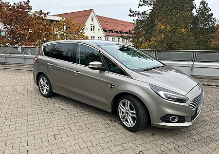 Ford S-Max 2,0 TDCi 132kW Titanium PowerShift Tit..