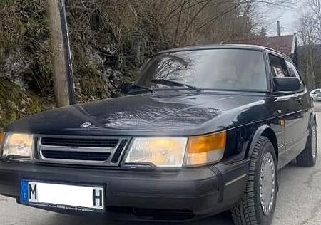 Saab 900