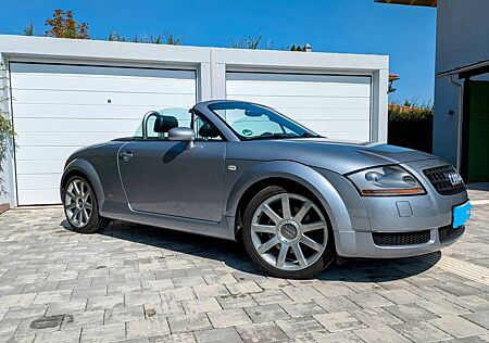 Audi TT Orig.zustand Roadster Avussilber S-line