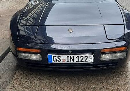 Porsche 944