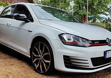 VW Golf Volkswagen 2.0 TSI DSG BMT GTI GTI