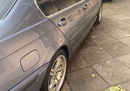 BMW 320i -