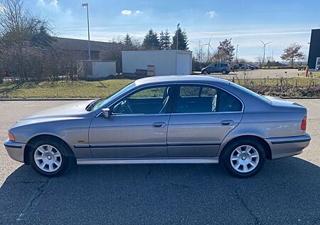 BMW 523i A -