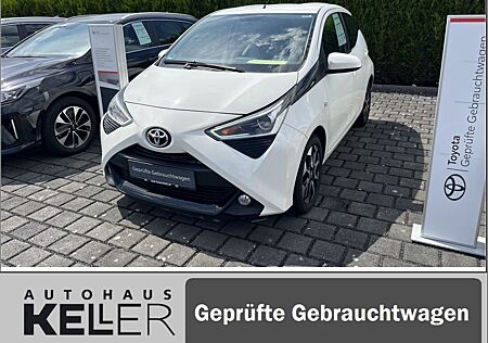 Toyota Aygo (X) .shift x-play connect
