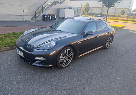 Porsche Panamera 4 -