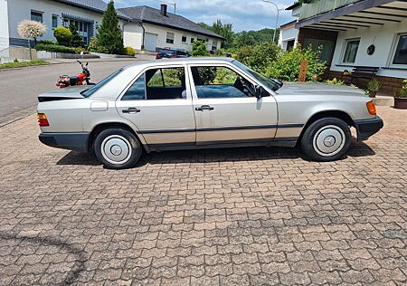 Mercedes-Benz 230