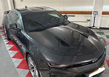 Chevrolet Camaro 6.2 V8 MT -