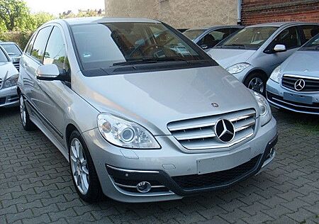 Mercedes-Benz B 200 CDI Aut / Lamellen / Anhängerkuppl / Navig