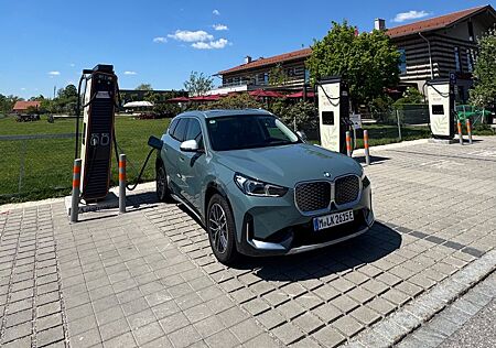 BMW iX1 xDrive30 - Allrad/Volleder/Harman/Head-Up
