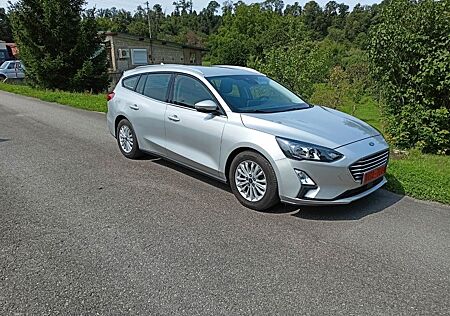 Ford Focus 1,5 TDCi Titanium LED/Navi/AHK el./ 1.Hand