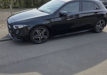 Mercedes-Benz A 220 Sportpaket AMGLine m. Original AMG-Lenkrad