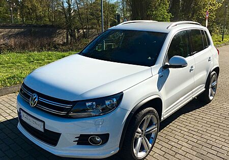 VW Tiguan Volkswagen 2.0 TDI - Lounge - R-Line - AdBlue