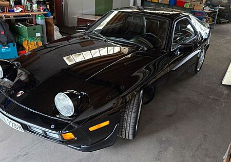 Porsche 928