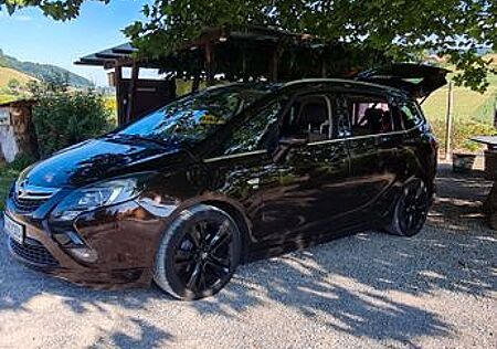 Opel Zafira Tourer 1.6 CDTI OPC Design.