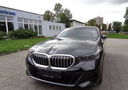 BMW 520 d xDrive M Sportpaket- Komfortsitze-83 KM