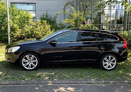 Volvo V60 D5 Geartronic Summum Xenium