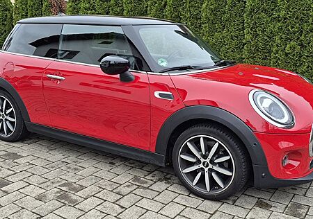 Mini Cooper 3-türig; Farbkombination: rot-schwarz