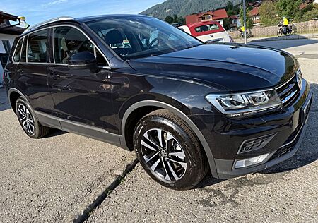 VW Tiguan Volkswagen Highline 2.0 TDI BMT/Start-Stopp 4Motion