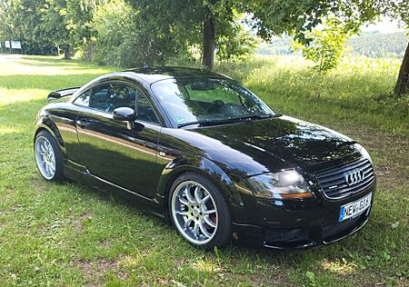 Audi TT Coupe 1.8T quattro 165 kW -