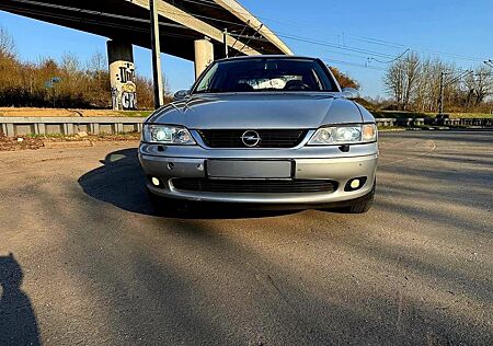 Opel Vectra 1.8 16V Elegance
