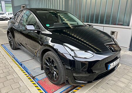 Tesla Model Y Long Range Dual Motor mit Garantie