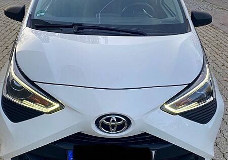 Toyota Aygo (X) Aygo (X) 1,0-l-VVT-i x x