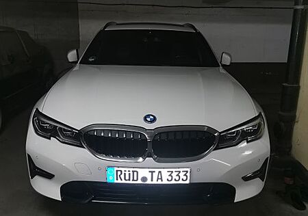 BMW 330e Touring Sport Line Automatic Sport Line