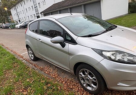 Ford Fiesta 1,3 51 kW Silver Magic Silver Magic