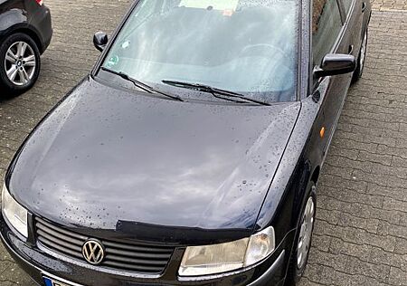 VW Passat Volkswagen 1.6 Auto Basis Basis