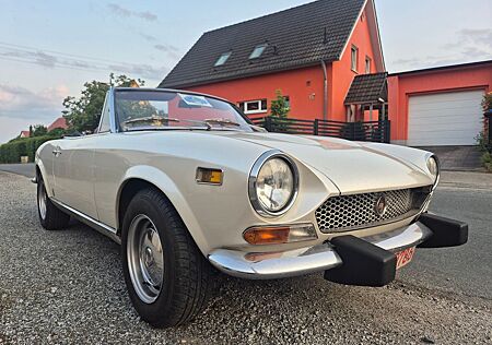 Fiat 124 Spider