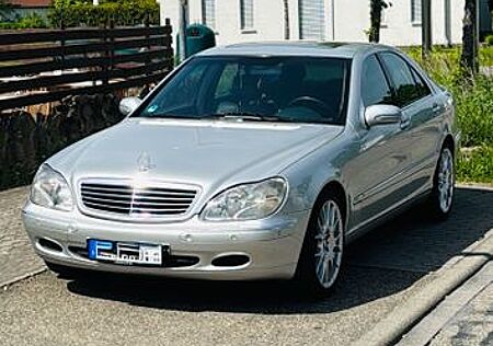 Mercedes-Benz S 320 -