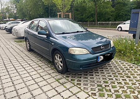 Opel Astra 1.6 -