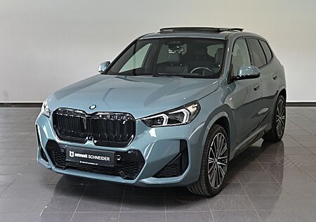 BMW iX1 30 xDrive M Sport AHK Pano HUD H&K ACC 20"