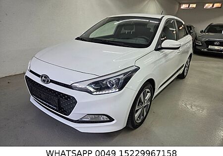 Hyundai i20 1.2l YES NAVI KAMERA 1.HAND SCHECKHEFT & TÜV