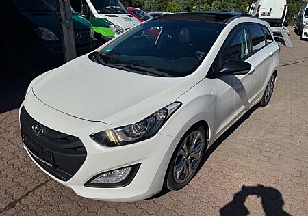 Hyundai i30 cw "Navi/Kamera/110385KM/Panorama"2Hand/Eur5