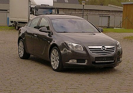 Opel Insignia A Lim. Cosmo LEDER 1HAND XENON TÜV NEU
