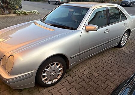 Mercedes-Benz E 200 ELEGANCE Elegance