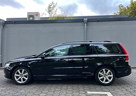 Volvo V70 Kombi Linje Svart Black Edition / EURO-6 /