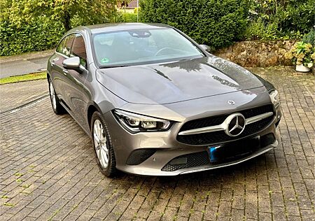Mercedes-Benz CLA 180 Shooting Brake -