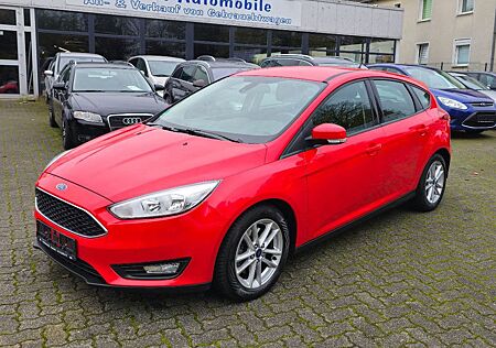 Ford Focus Lim. Business *Klima*16"Alu*AHK*PDC*Navi*