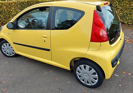 Peugeot 107 Filou 70 Garagenwagen 2. Hand