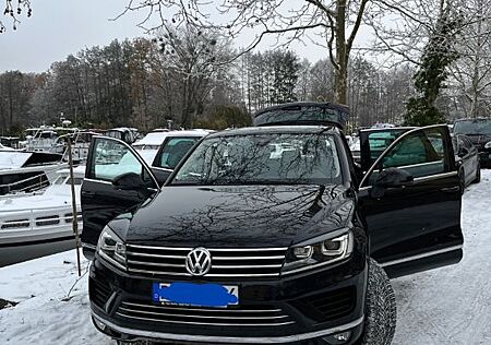 VW Touareg Volkswagen V6 4Mot*AHK*R-KAM*ACC*2HAND R-LINE LUFT