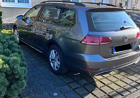 VW Golf Volkswagen 1.6 TDI SCR Comfortline Variant