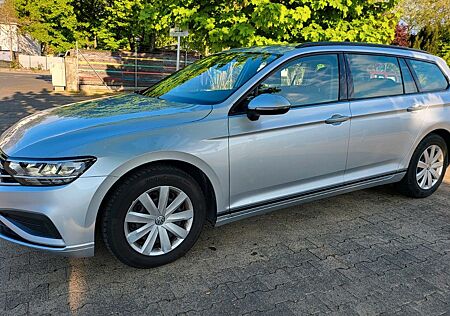 VW Passat Variant Volkswagen Passat 1.6 TDI Basis DSG,LED,Navi,Tempomat,ACC