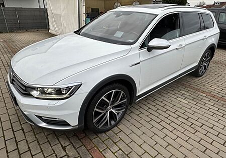 VW Passat Alltrack Volkswagen 4M/Head Up/Pano/360/19"/Memory