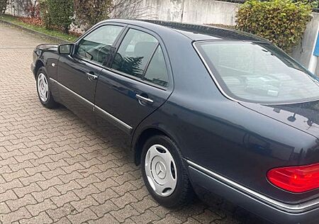 Mercedes-Benz E 200 ELEGANCE Elegance